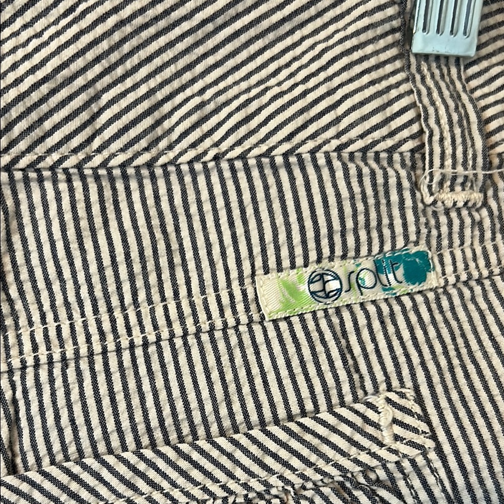 Split Black and White Bermudas Casual Shorts - Picture 3 of 3